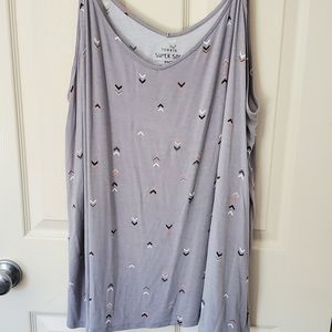Grey tank with arrows